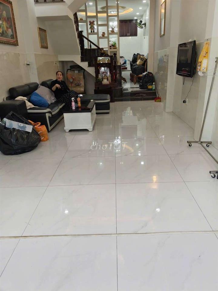 Cho thuê nội thất gần siêu thị Aeonmall dt 4*20m