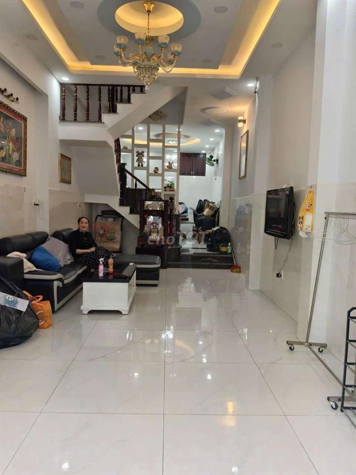 Cho thuê nội thất gần siêu thị Aeonmall dt 4*20m