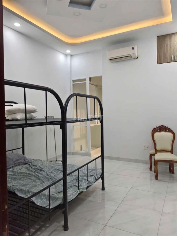 Cho thuê nội thất gần siêu thị Aeonmall dt 4*20m