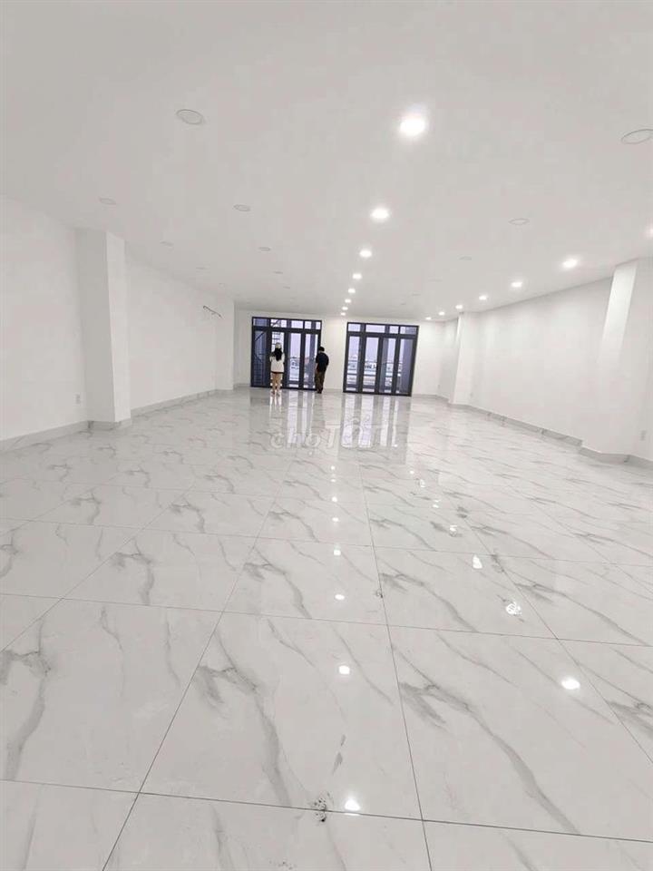 Cho tòa nhà mới MTKD tên lửa dt 9*20m