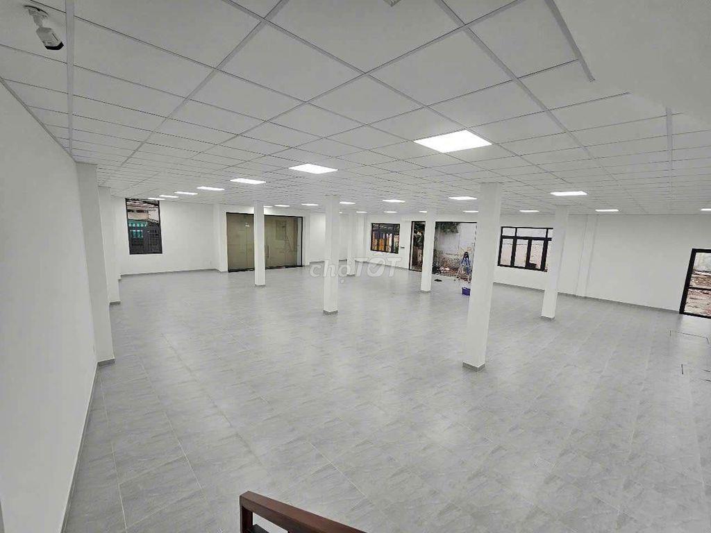 Cho tòa nhà mới MTKD tên lửa dt 9*20m