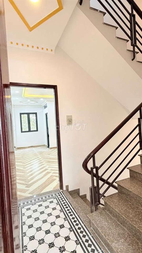 Cho thuê nhà mới tinh MTNB khu tên lửa dt 4.5*20m
