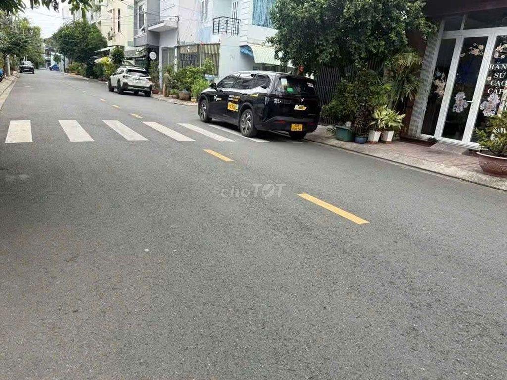 Cho thuê nhà MTNB khu tên lửa dt 4*20m