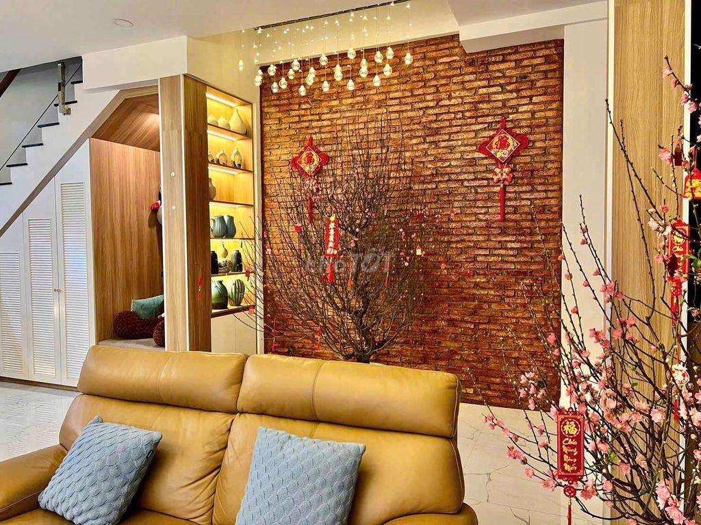 cho thuê nhà mới sát siêu thị Aeonmall dt 4.5*2m