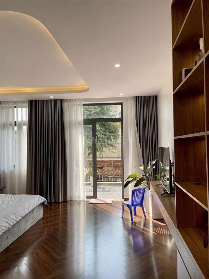 Cho thuê nhà mới đẹp full nội thất sát siêu thị Aeonmall dt 4.5*20m