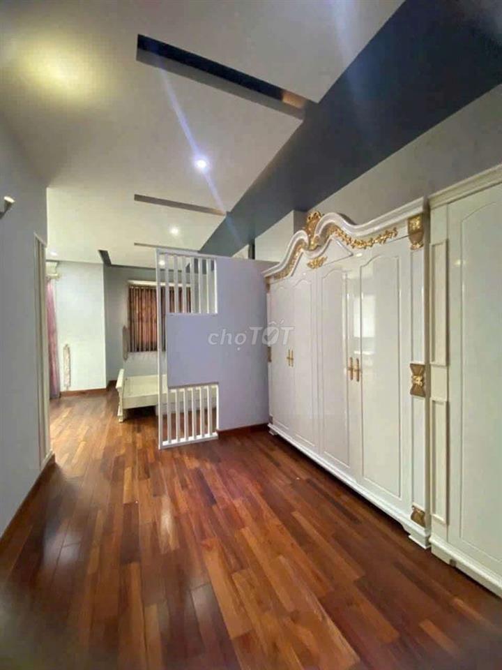 Cho thuê nhà full nội thất có hần dt 6*21m