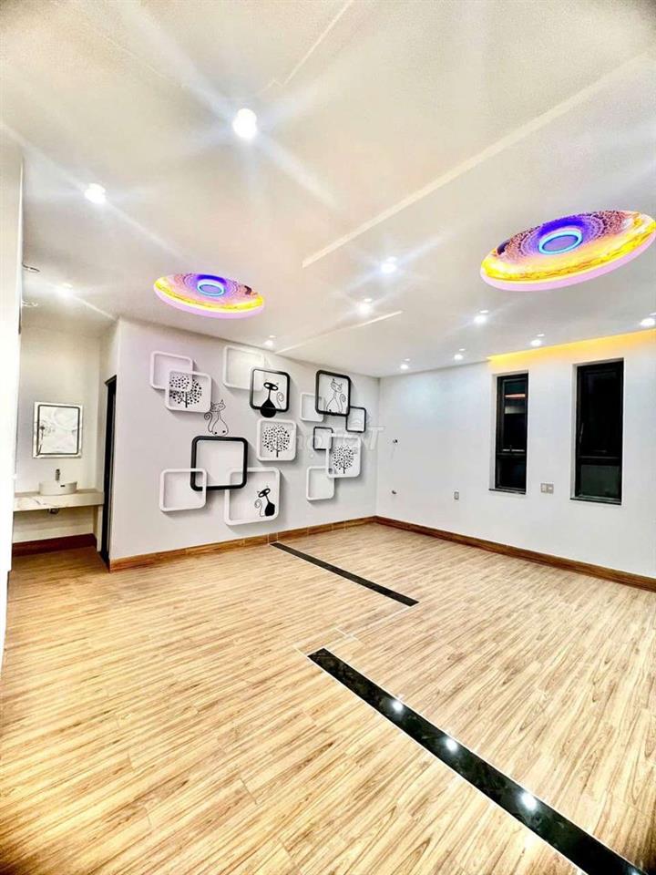 Cho thuê biệt thự full nội thất dt 12*13m