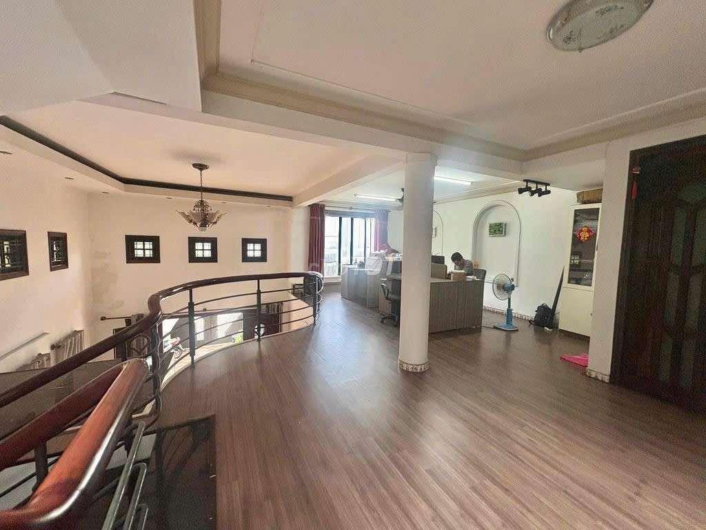 Cho thuê biệt thự góc khu tên lửa dt 10*20m