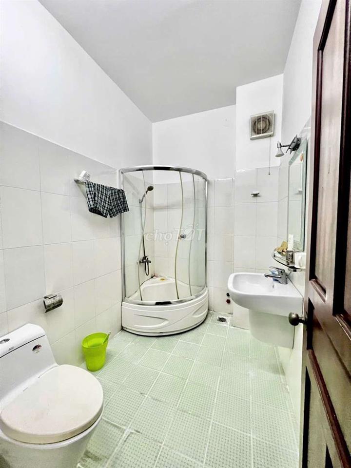 Cho thuê nhà có nội thất dt 4*20m