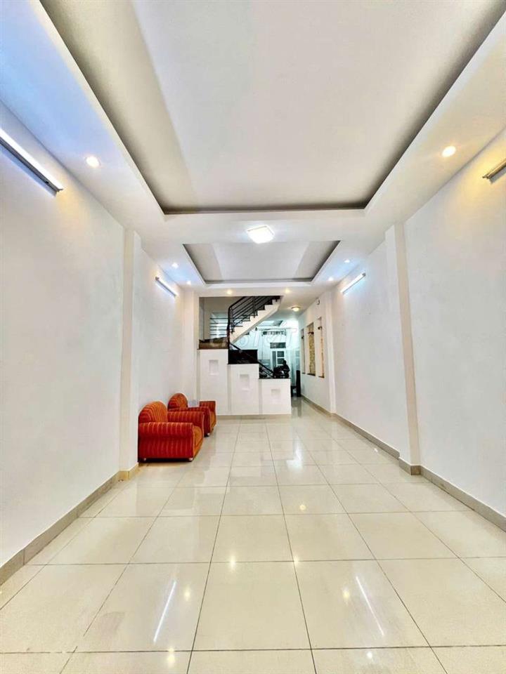 Cho thuê nhà có nội thất dt 4*20m