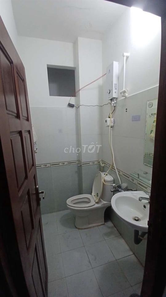 NHÀ MỚI ĐẸP Y HÌNH 1TRỆT 2 LẦU BAN CÔNG 4PN 3WC HẺM XE HƠI