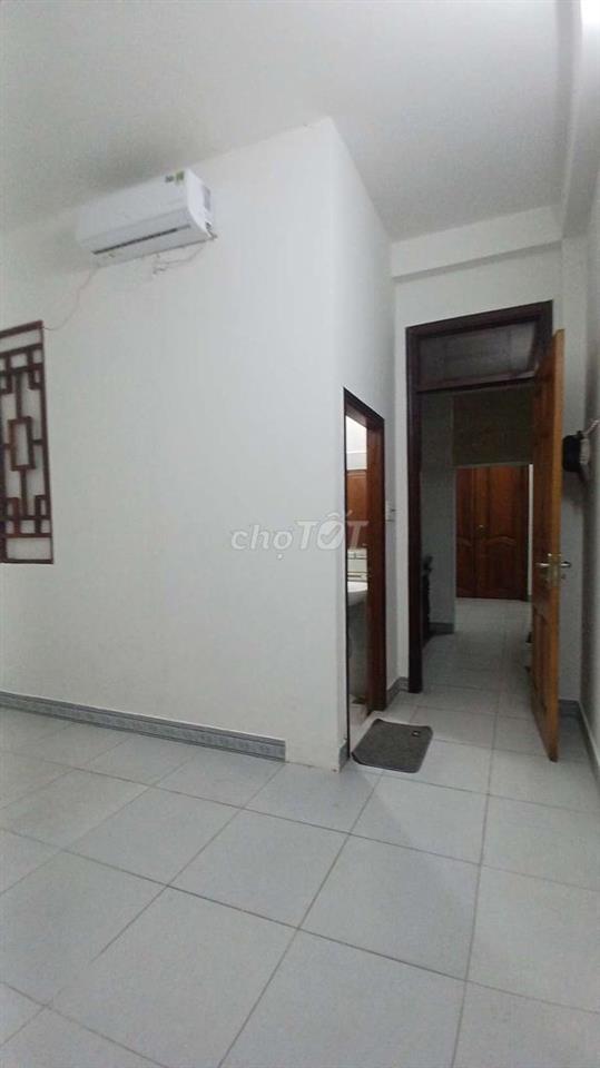 NHÀ MỚI ĐẸP Y HÌNH 1TRỆT 2 LẦU BAN CÔNG 4PN 3WC HẺM XE HƠI