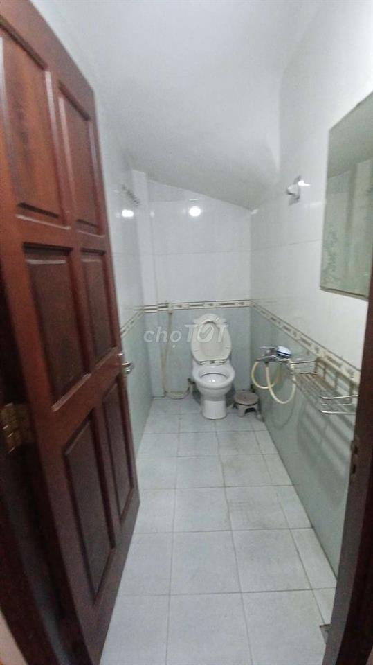 NHÀ MỚI ĐẸP Y HÌNH 1TRỆT 2 LẦU BAN CÔNG 4PN 3WC HẺM XE HƠI