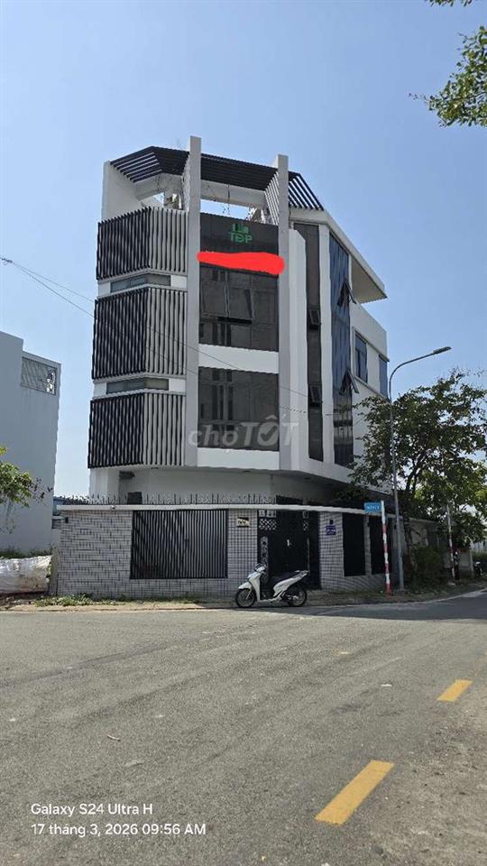 CCBán nhà phố 1trệt 3lầu 5pn 5wc 1bếp Có than máy