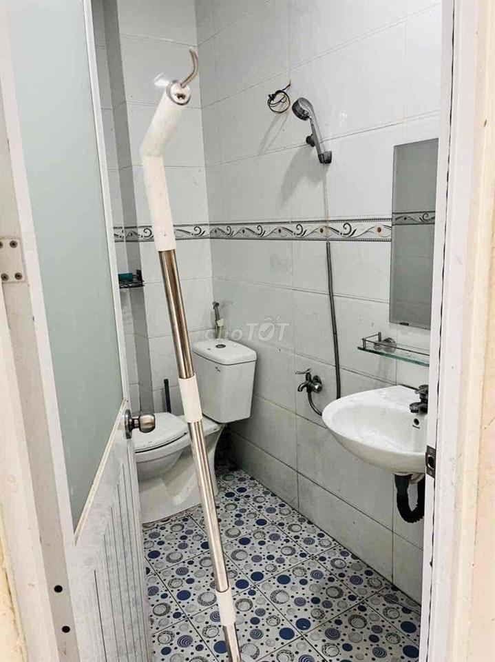 Nhà cho thuê rẻ, dt 4*15 đúc 1 lầu 2pn 2wc, 2/ liên khu 5-6, bình tân
