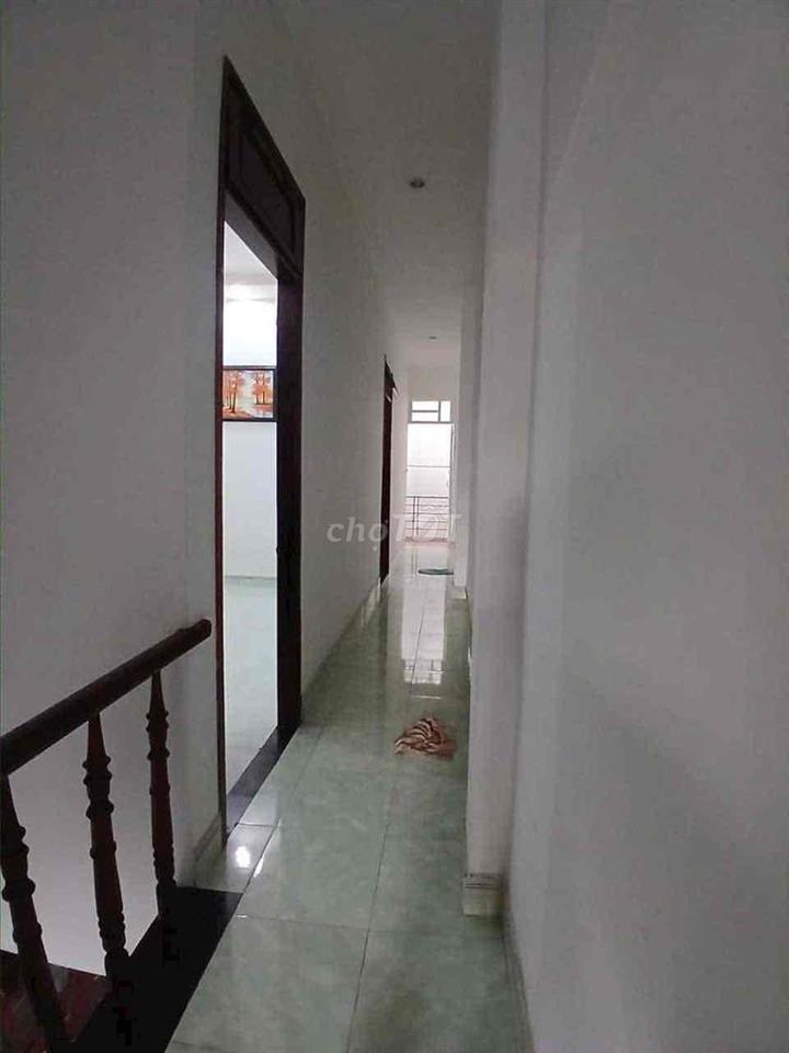 Cho thuê nhà: 8 triệu/tháng 3 phòng ngủ hẻm 6m có nội thất