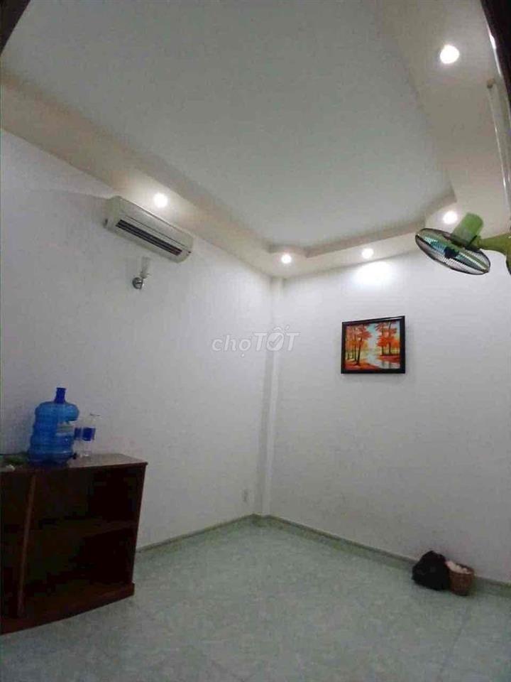 Cho thuê nhà: 8 triệu/tháng 3 phòng ngủ hẻm 6m có nội thất