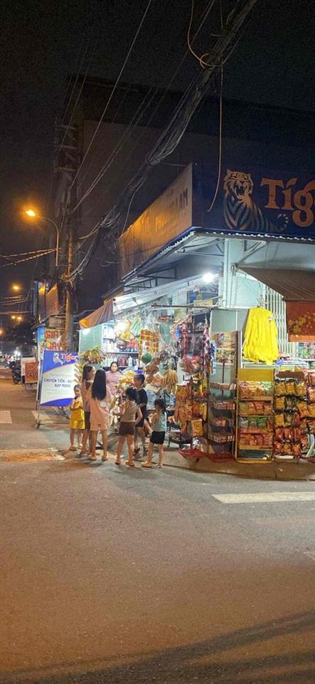 Hàng ngộp hạ giá 1 tỷ còn 8 tỷ 680 (8m x 20m) mặt tiền đường nhựa 12m