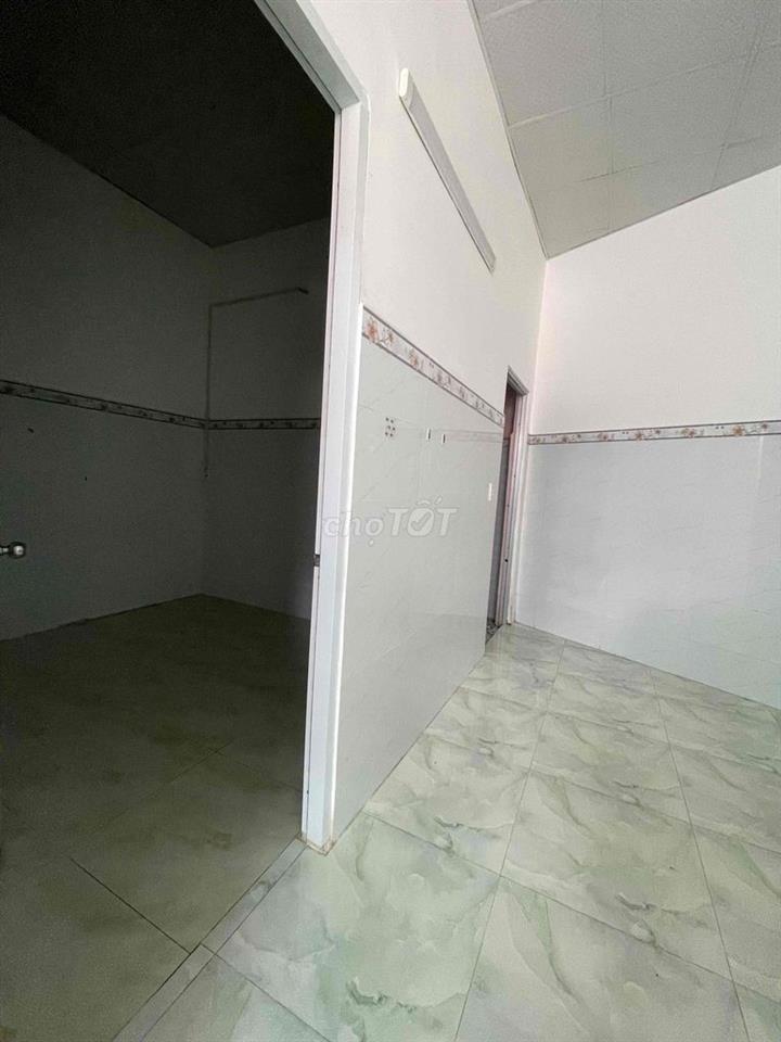 Nhà thuê 6,5 triệu 2 tầng 3 phòng ngủ 2 vệ sinh liên khu 4-5