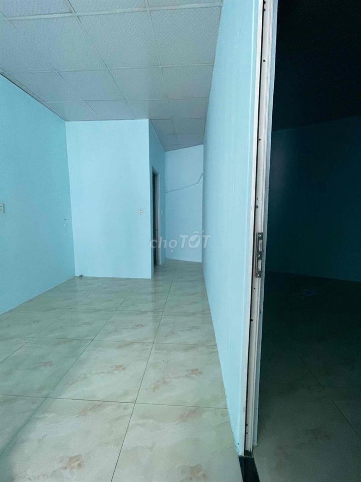 Nhà thuê 6,5 triệu 2 tầng 3 phòng ngủ 2 vệ sinh liên khu 4-5