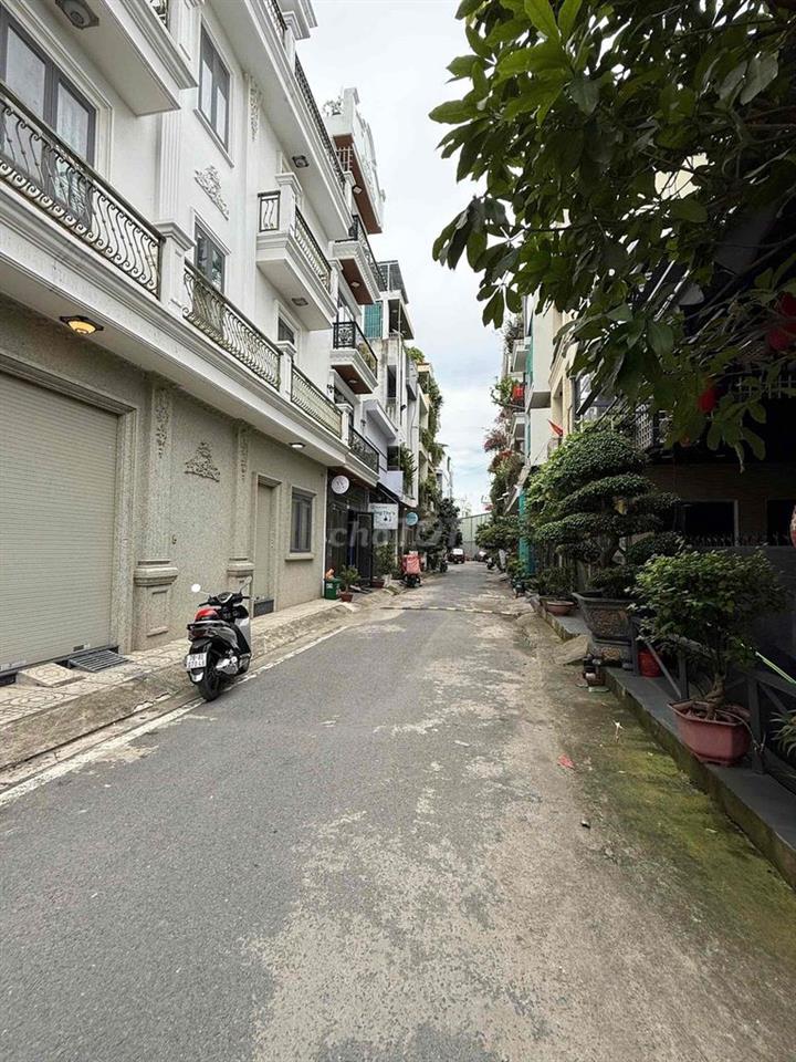 Cho thuê nhà 12 triệu 4 phòng ngủ 5 vệ sinh đường 6m thông