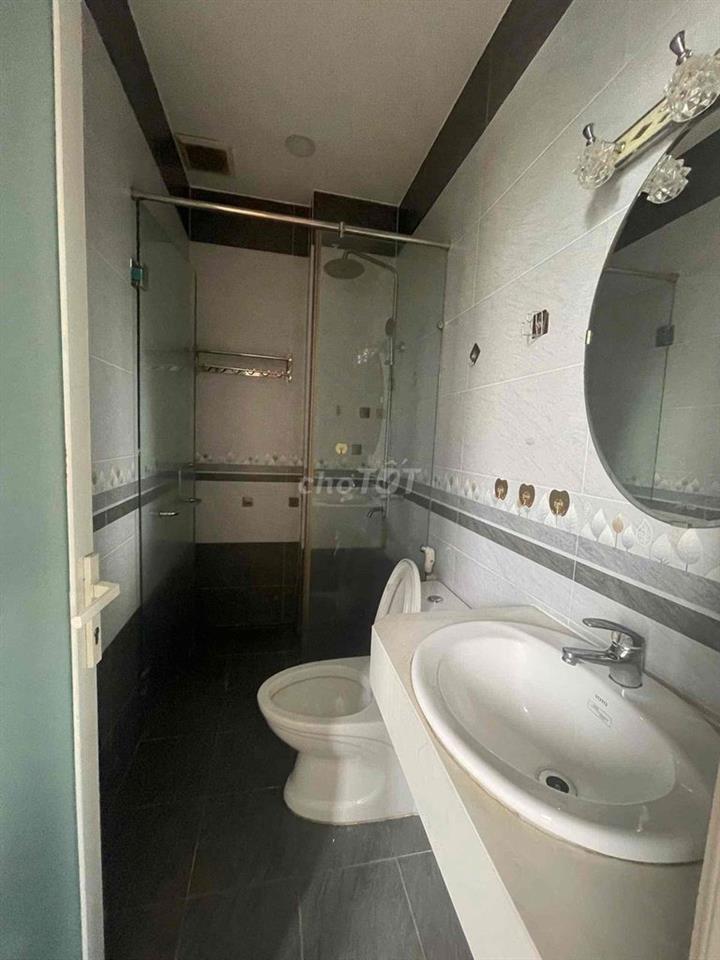 Cho thuê nhà 12 triệu 4 phòng ngủ 5 vệ sinh đường 6m thông