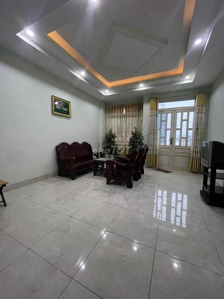Cho thuê nhà 3 tầng (4,5m x 33m) 5 phòng ngủ hẻm 7m hướng đông