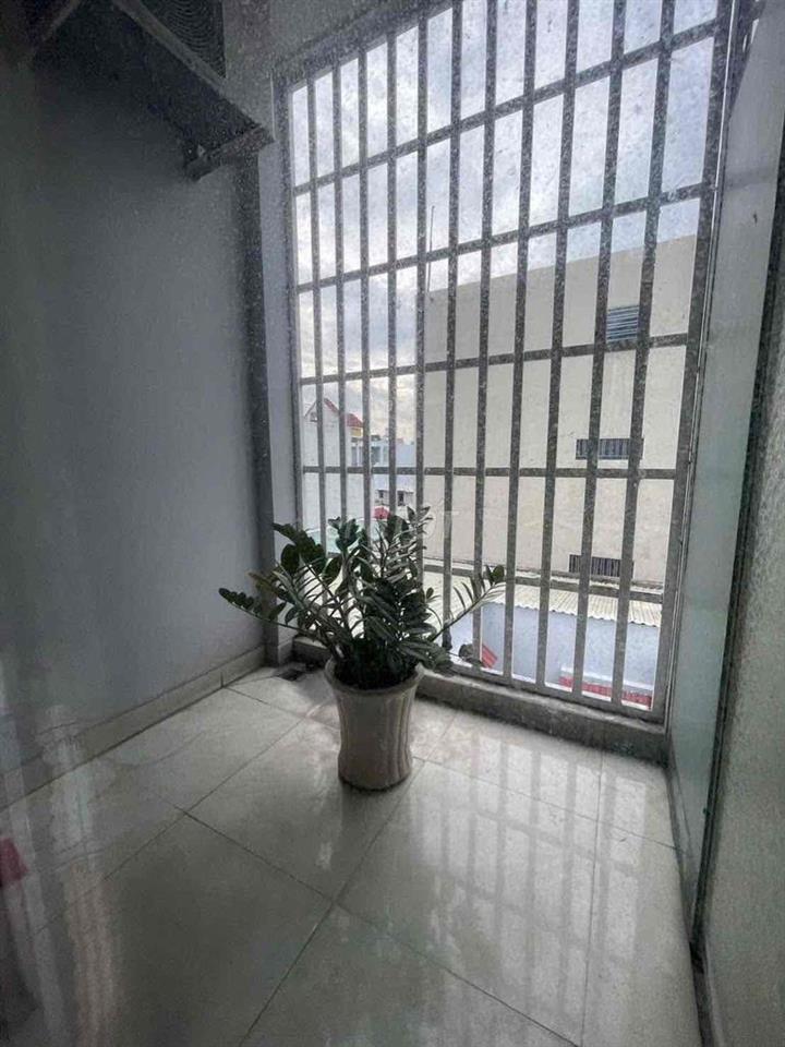 Cho thuê nhà 3 tầng (4,5m x 33m) 5 phòng ngủ hẻm 7m hướng đông