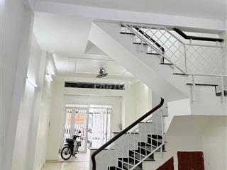 Mặt tiền đường lớn 25m 3 tầng (4m x 15m) có vỉa hè 5m 3 phòng ngủ