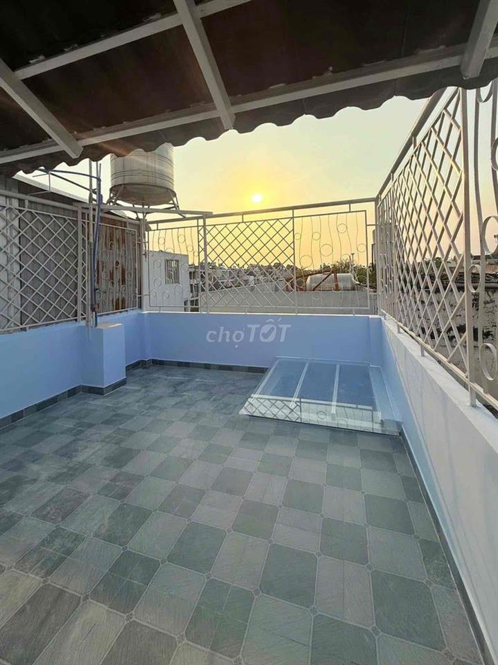 Mặt tiền đường lớn 25m 3 tầng (4m x 15m) có vỉa hè 5m 3 phòng ngủ