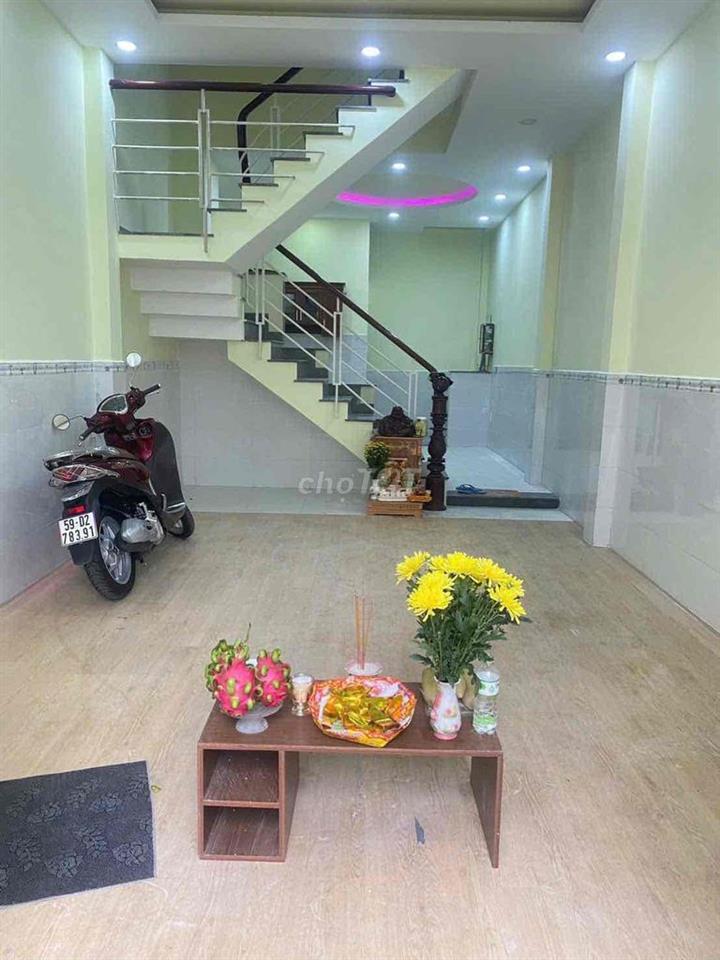 Cho thuê nhà 3 tầng có 3 phòng ngủ hẻm 6m thông gần chợ phạm đăng giản