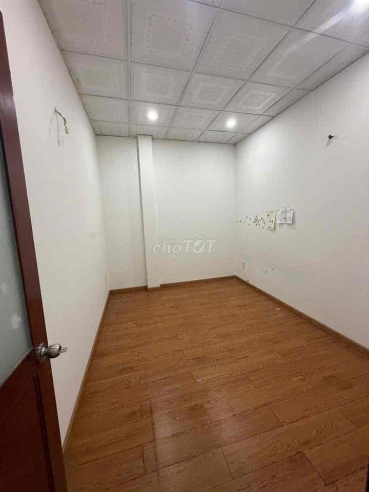 Cho thuê nhà (5m x 20m) có 3 phòng ngủ trệt trống suốt hẻm ô tô 6m