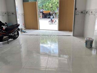 Mặt tiền (5m x 20m) có gác đường lớn dân cư qua lại đông có vỉa hè