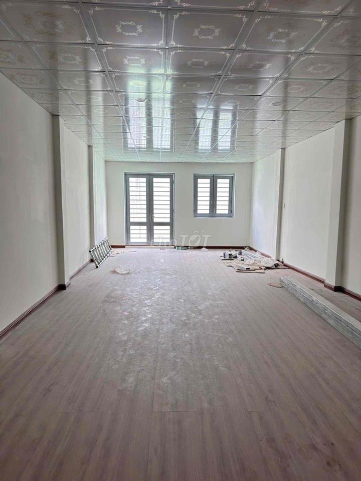 Mặt tiền (5m x 20m) có gác đường lớn dân cư qua lại đông có vỉa hè