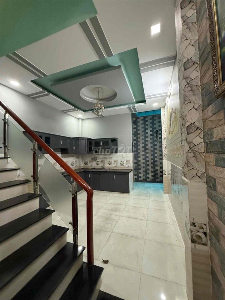 Nhà thuê 3 tầng 4 phòng ngủ ô tô vào nhà 1802 sủ dụng giá 9 triệu