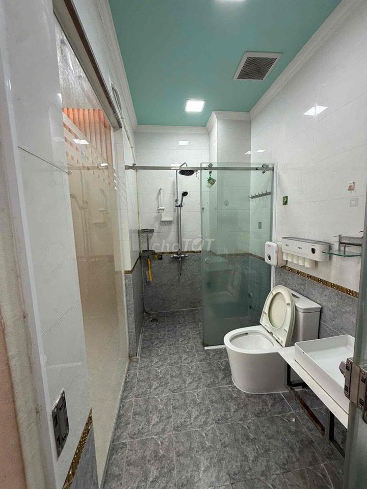 Nhà thuê 3 tầng 4 phòng ngủ ô tô vào nhà 1802 sủ dụng giá 9 triệu