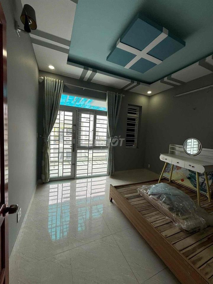 Nhà thuê 3 tầng 4 phòng ngủ ô tô vào nhà 1802 sủ dụng giá 9 triệu
