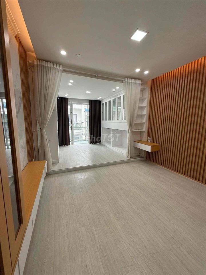 Nhà thuê 3 tầng 4 phòng ngủ ô tô vào nhà 1802 sủ dụng giá 9 triệu