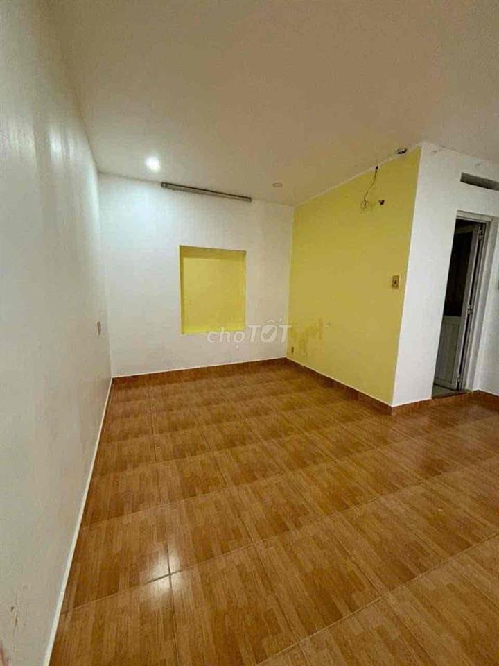 Nhà thuê 4m x 15m có 2 phòng ngủ 2 vệ sinh sân để xe hẻm 4m
