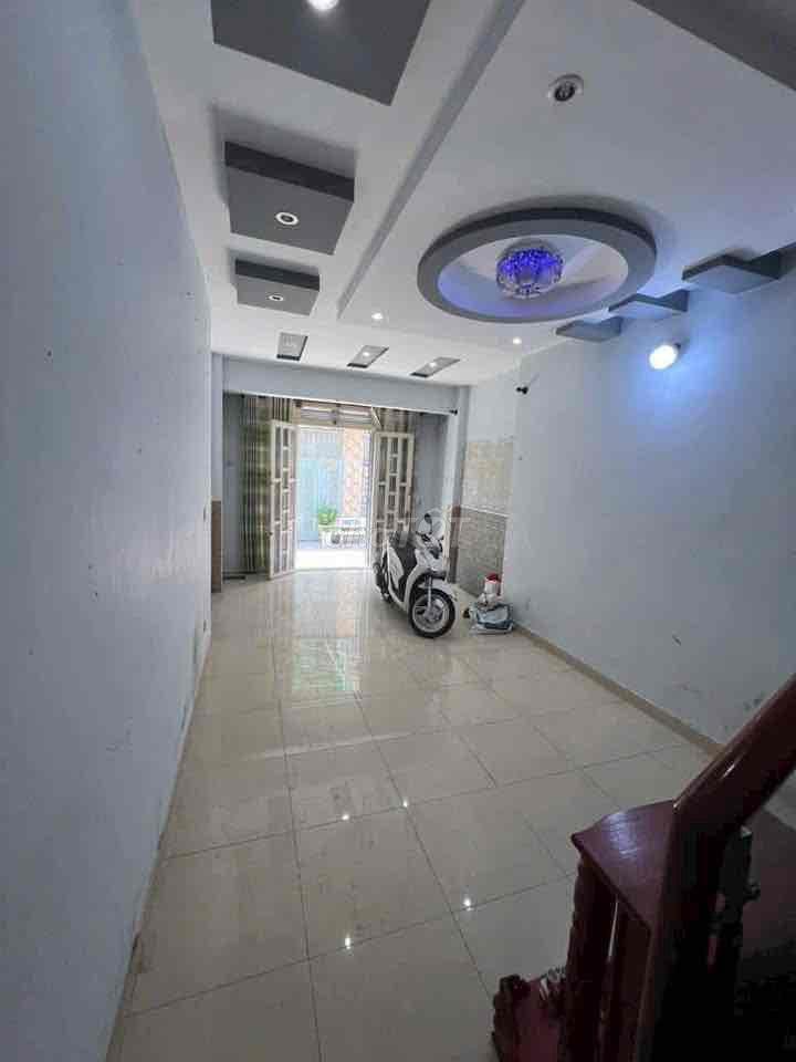 Cho thuê nhà 3 tầng 4 phòng ngủ 3 vệ sinh hẻm nhựa 6m giá 8,5 triệu