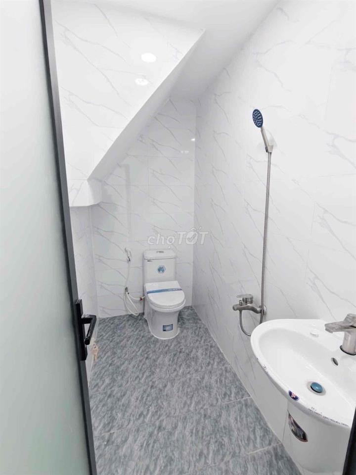 Nhà 1 lầu 5.5x10m2 Tỉnh Lộ 10,P.Bình Trị Đông A,Q.Bình Tân