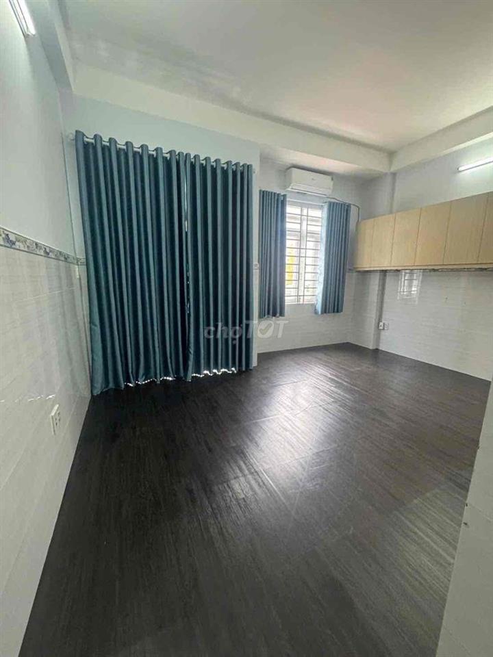 Nhà phù hợp ở , và mở cty
