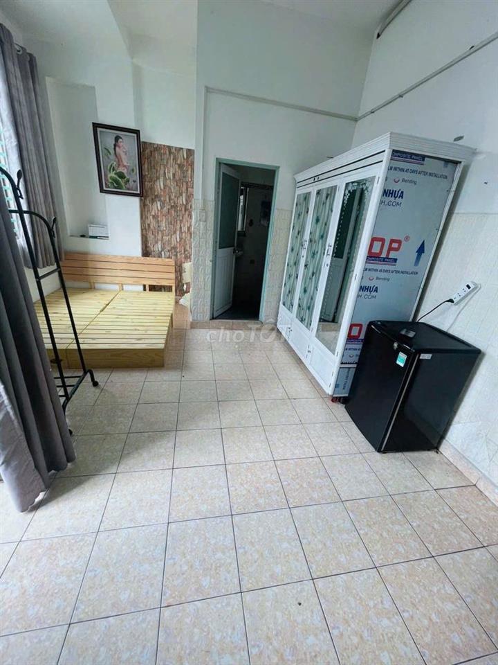 PHÒNG CÓ BAN CÔNG- CỬA SỔ 