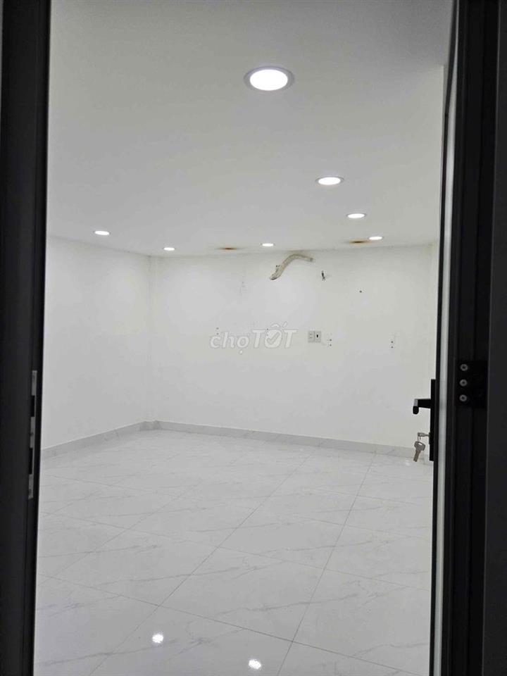 CHO THUÊ TẦNG 2 MẶT TIỀN TRƯỜNG TIỂU HỌC BÌNH LONG