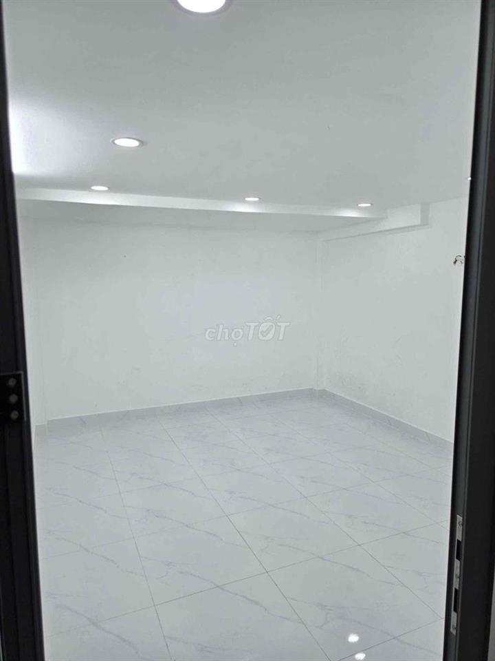 CHO THUÊ TẦNG 2 MẶT TIỀN TRƯỜNG TIỂU HỌC BÌNH LONG