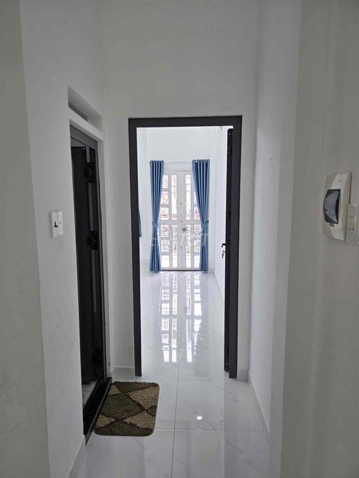 CHO THUÊ TẦNG 2 MẶT TIỀN TRƯỜNG TIỂU HỌC BÌNH LONG