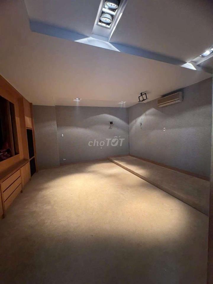 Nhà MT 4,2*25m 2 lầu st có máy lạnh 