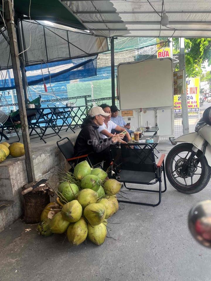 cần sang lại mặt bằng và toàn bộ đồ bán hàng trong quán