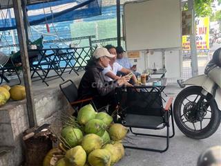 cần sang lại mặt bằng và toàn bộ đồ bán hàng trong quán