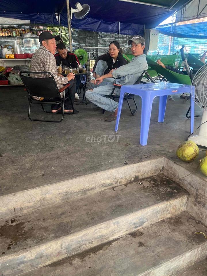 cần sang lại mặt bằng và toàn bộ đồ bán hàng trong quán